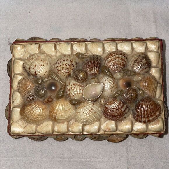 Shell Covered Small Box - Picture 2 of 9